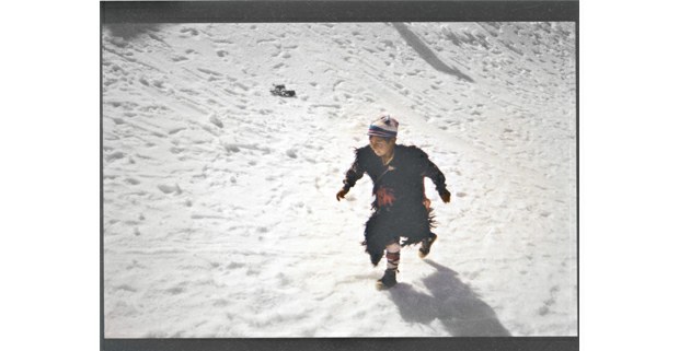Niño "ukuko" en las nieves de Qoillor ritti, Cusco, Perú, 1992. Foto: Teo Allain Chambi (quechua)