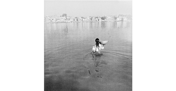 Benarés, Uttar Pradesh, India, 1999: Graciela Iturbide. Cuando habla la luz, Fomento Cultural Banamex, 2018