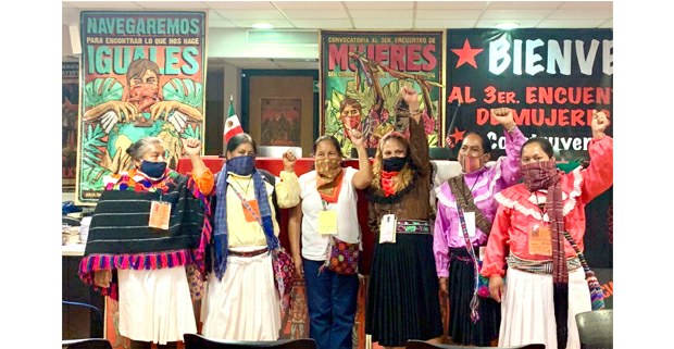 Durante el Tercer Encuentro Nacional de Mujeres del CNI, María de Jesús Patricio, (Marichuy), y representantes otomíes en las instalaciones tomadas del INPI. 8 de marzo, 2021. Foto: Gloria Muñoz Ramírez
