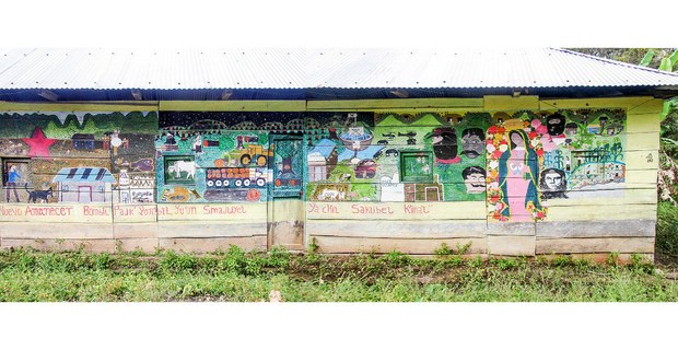  Mural en la escuela autónoma zapatista en San Miguel Patwitz, Selva Lacandona. Foto: Ojarasca