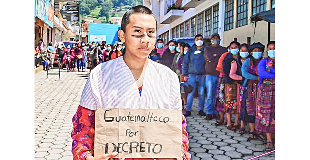 Performance “Maya Mam por Autoidentificación y Guatemalteco por decreto”. Autor: Martín Martín