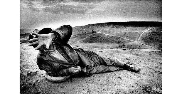 Migrante en el desierto. Foto: Elsa Medina