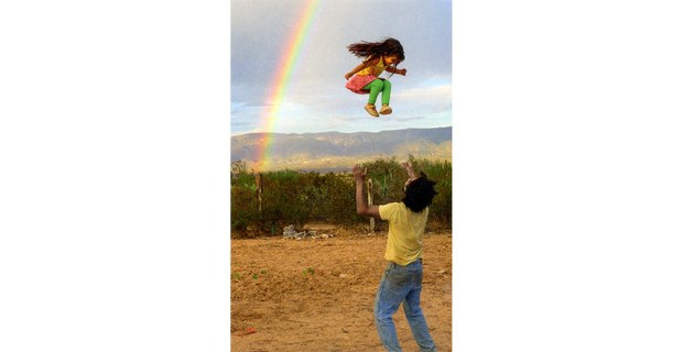 Hija del arcoíris. Foto: María Lozano Fernández (Susurros de venado, edición de autora, México, 2013)