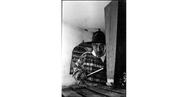 Juan Mateo en su taller de marimbas en Santa Eulalia, Guatemala. F 14 oto: David Bacon