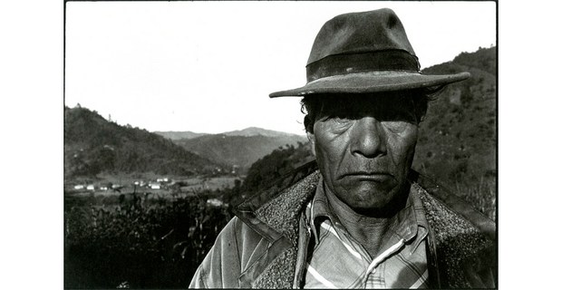 Hombre maya-kanjobal, Paykonob, Guatemala. Foto: David Bacon