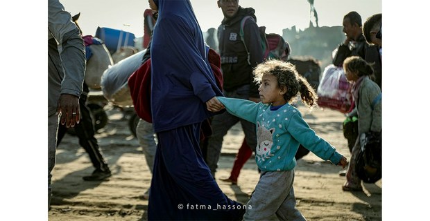 Palestinos expulsados por el ejército israelí de su tierra en Gaza. Fotos: Fatma Hassona