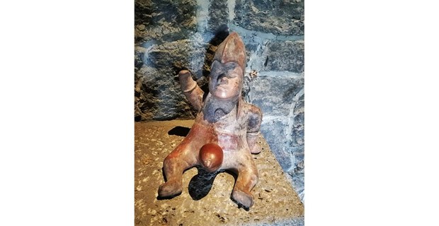 Figuras fálicas en el museo Anahuacalli, sin identificación, en razón al concepto del coleccionista Diego Rivera. Fotos: Ojarasca