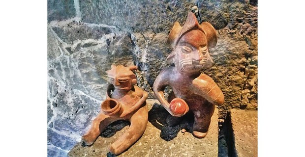 Figuras fálicas en el museo Anahuacalli, sin identificación, en razón al concepto del coleccionista Diego Rivera. Fotos: Ojarasca
